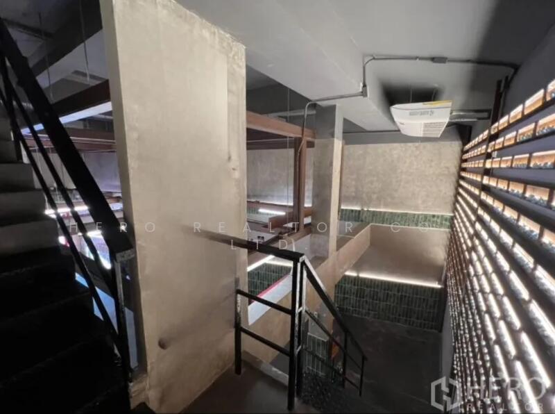 ให้เช่า - For Rent Bangkok Shophouse Ekkamai BTS Ekkamai Watthana BRE14877, กรุงเทพ