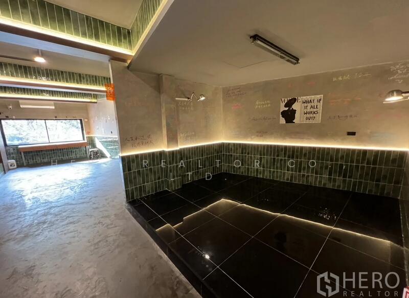 For Rent - For Rent Bangkok Shophouse Ekkamai BTS Ekkamai Watthana BRE14877, Bangkok