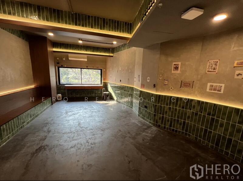 ให้เช่า - For Rent Bangkok Shophouse Ekkamai BTS Ekkamai Watthana BRE14877, กรุงเทพ