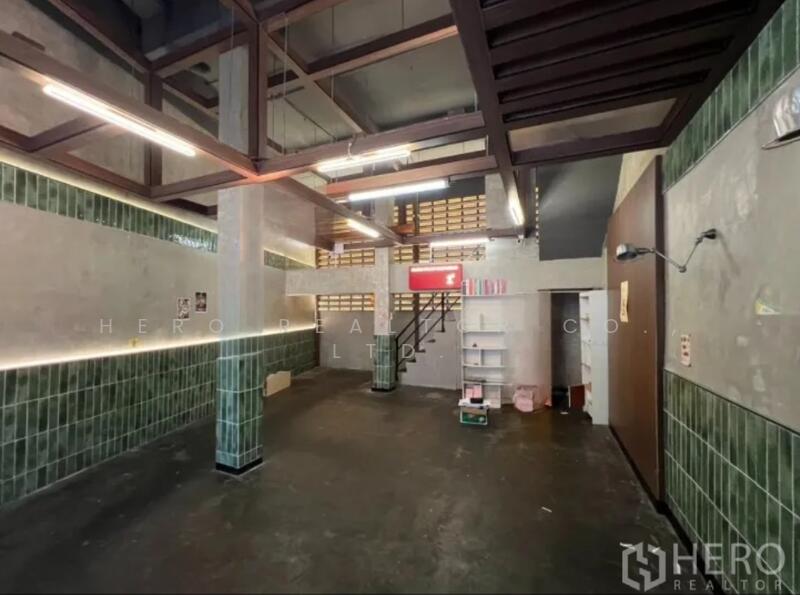 For Rent - For Rent Bangkok Shophouse Ekkamai BTS Ekkamai Watthana BRE14877, Bangkok