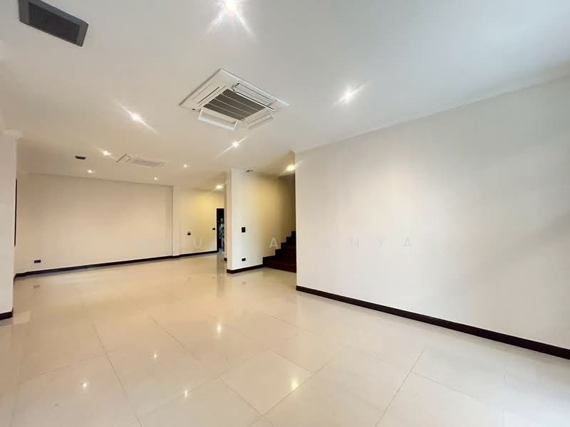 ให้เช่าบ้านเดี่ยวหลังใหญ่ ทำเลดีใกล้BTSเอกมัย, Bangkok, เอกมัย, Khlong Tan Nua, Watthana, Bangkok, 3 Bedrooms, 300 sqm, Single Detached House For Rent, by Khun Aranya, 8447828 - DDproperty.com