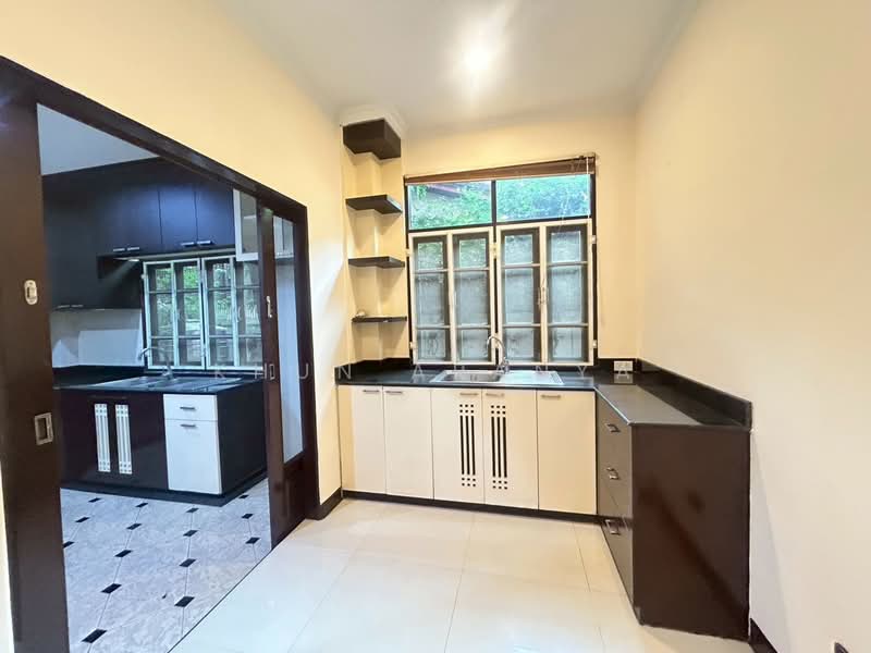 ให้เช่าบ้านเดี่ยวหลังใหญ่ ทำเลดีใกล้BTSเอกมัย, Bangkok, เอกมัย, Khlong Tan Nua, Watthana, Bangkok, 3 Bedrooms, 300 sqm, Single Detached House For Rent, by Khun Aranya, 8447828 - DDproperty.com