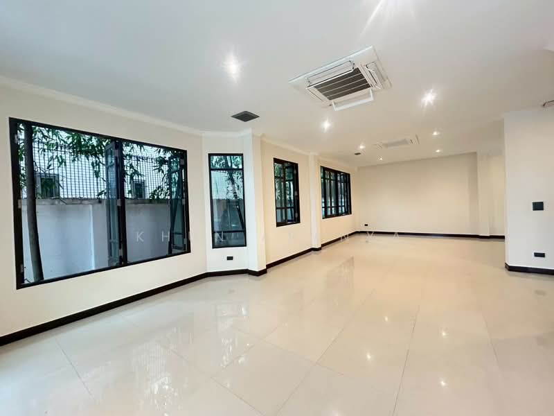 ให้เช่าบ้านเดี่ยวหลังใหญ่ ทำเลดีใกล้BTSเอกมัย, Bangkok, เอกมัย, Khlong Tan Nua, Watthana, Bangkok, 3 Bedrooms, 300 sqm, Single Detached House For Rent, by Khun Aranya, 8447828 - DDproperty.com