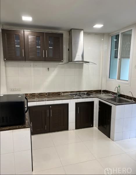 For Rent 3 Bedroom Townhouse near BTS Phrom Phong, Khlong Toei Bangkok BRE15192, Bangkok, Khong Tan, Khlong Toei, Bangkok, 3 Bedrooms, 300 sqm, Townhouse For Rent, by Hero Realtor Co., Ltd., 8448868 - DDproperty.com
