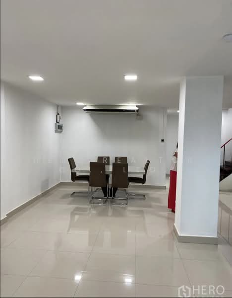 For Rent 3 Bedroom Townhouse near BTS Phrom Phong, Khlong Toei Bangkok BRE15192, กรุงเทพ, คลองตัน, คลองเตย, กรุงเทพ, 300 ตร.ม., ทาวน์เฮ้าส์ ให้เช่า, โดย Hero Realtor Co., Ltd., 8448868 - DDproperty.com