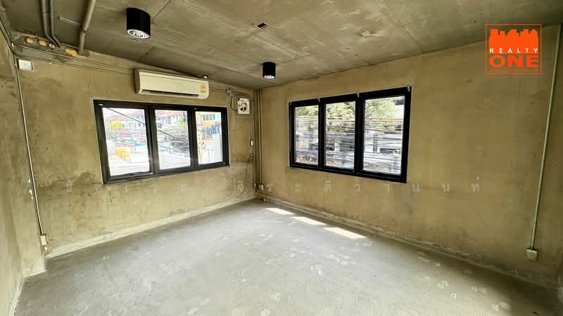 Home office in Town in Town village, Soi 7, 3 storey, 2 buildings at the corner, Bangkok, 1611 Thanon Si Vara, Phlapphla, Wang Thonglang, Bangkok, , 1,300 sqm, Office Space For Rent, by ธัชเวท จิระติวานนท์, 8453364 - DDproperty.com