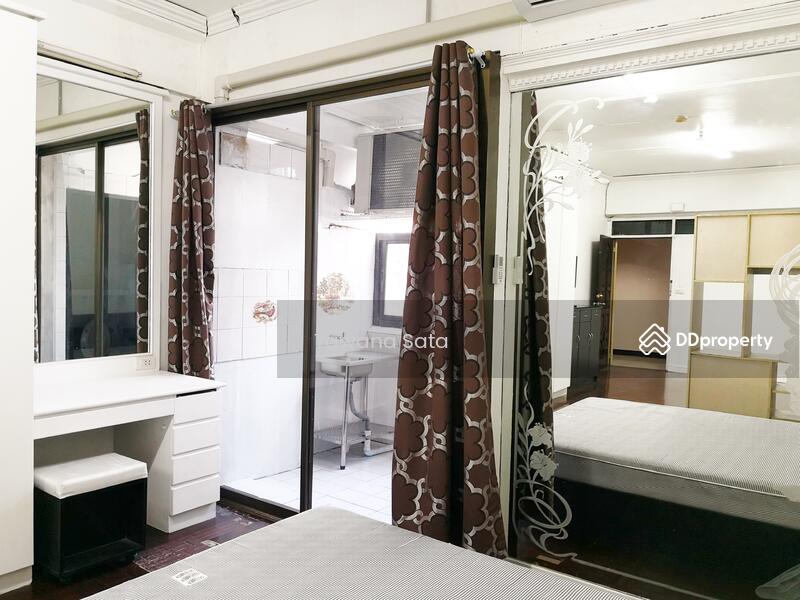 Silom Surawong Condominium, Bangkok, Surawongse, Suriyawong, Bang Rak, Bangkok, Studio, 36 sqm, Condo For Rent, by Tawana Satayamapakorn, 8474441 - DDproperty.com