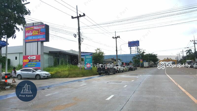 ถนนด้านหน้ากว้าง4เลน มีเลนจักรยาน