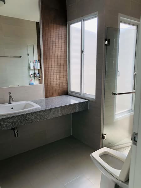 Single house Homeplace the Park ( Wongwaen - Rama9 Road ), Bangkok, 55/31 พัฒนาชนบท3, Khlong Song Ton Nun, Lat Krabang, Bangkok, 3 Bedrooms, 203 sqm, Single Detached House For Sale, by กุลชริน สุดแสนสง่า, 8509680 - ห้องน้ำ - DDproperty.com