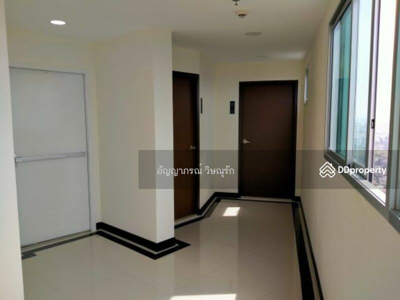 <<<<<<   Front of the room : private zone 