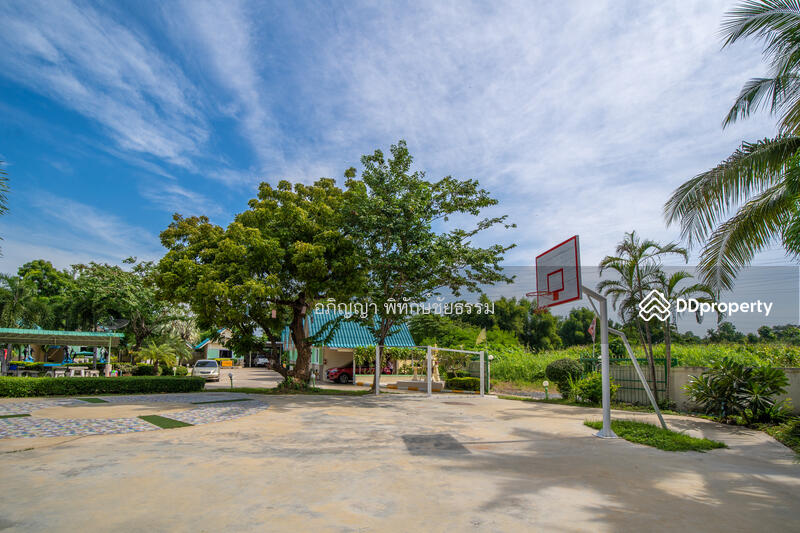 ลานกว้าง ส่วนกลาง ขายโรงแรมในนครสวรรค์ Hotel resort in Nakhonsawan