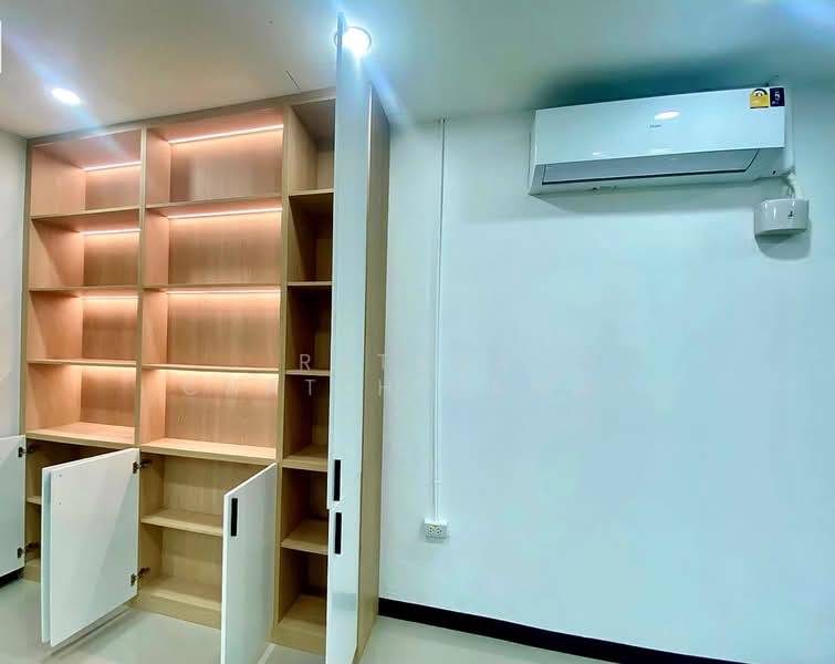 Office space in plaza near BTS Ekkamai for rent 41 sqm. 25,568/month, Bangkok, Ramada, Bang Chak, Phra Khanong, Bangkok, , 92 sqm, Retail Space For Rent, by Ratana Chatthinawat, 8604105 - DDproperty.com