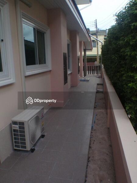 ข้างบ้าน