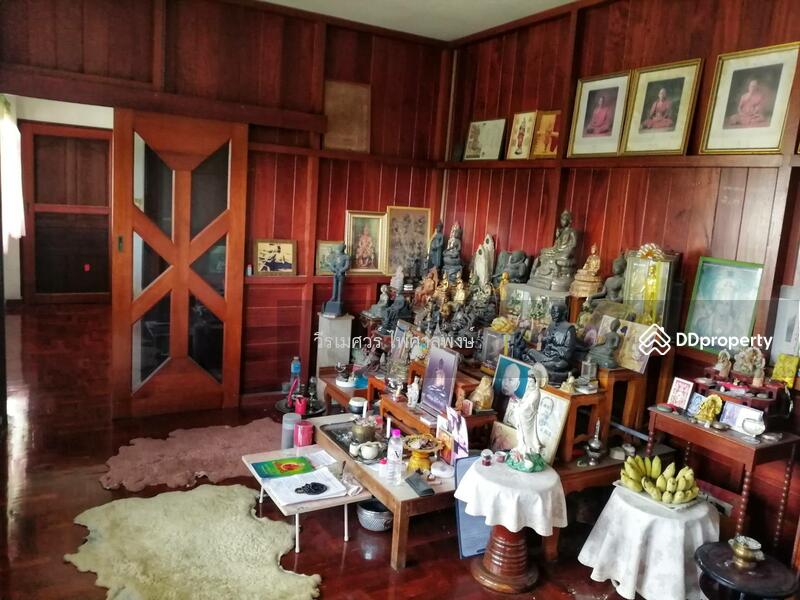 ขายถูก บ้านรามอินทรา กม.8 หลังมุม (ใกล้รถไฟฟ้า 800 M. ) 8 นอน 6 น้ำ 370 ตร.ว. 770 ตร.ม.