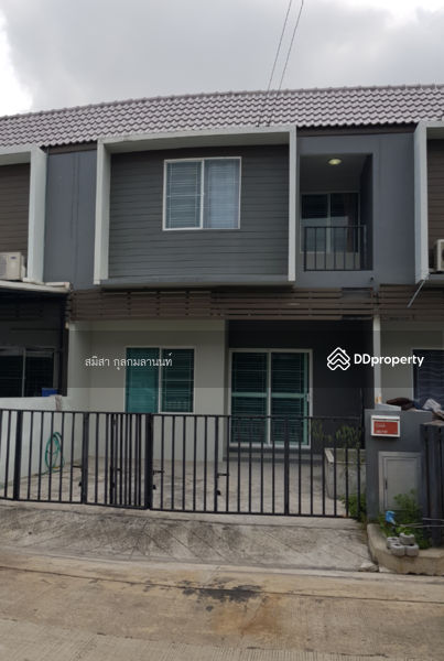 หน้าบ้าน จอดรถได้ 2 คัน