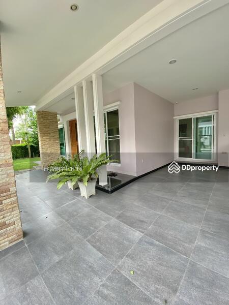 บริเวณโรงรถ