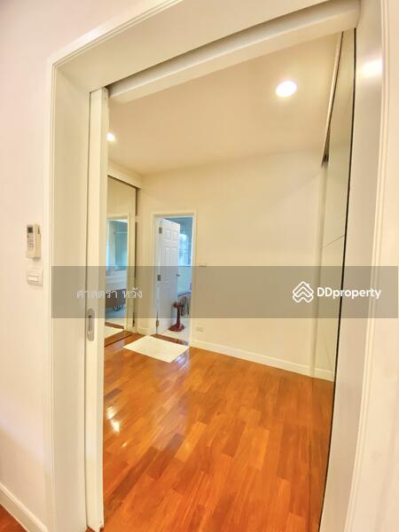 บริเวณห้องมาสเตอร์ ส่วนของห้องแต่งตัว (walk-in closet)