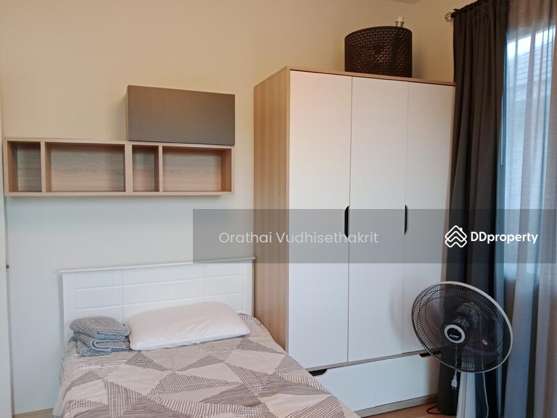Second bedroom with wardrobe and storage spaces