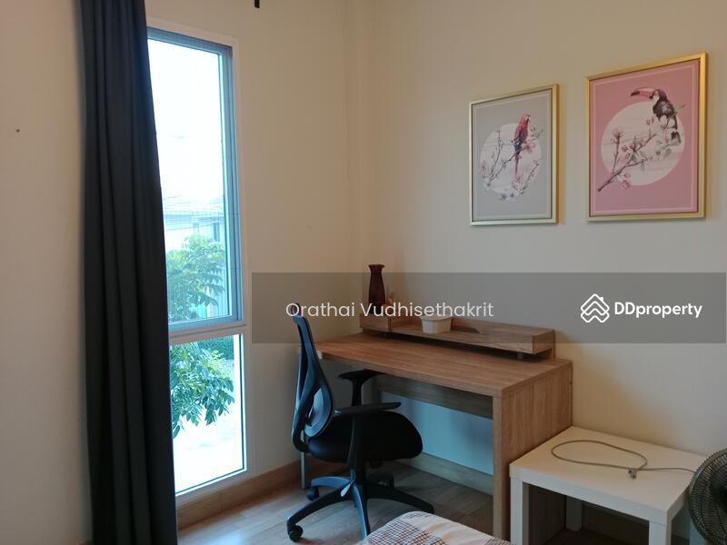 Second bedroom with study area