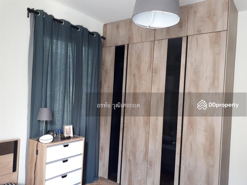 Built-in wardrobe in third bedroom