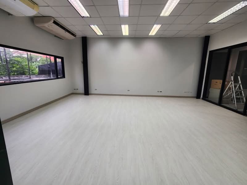 Office with land for sale, Ladprow 93, land 501 sqw. 3 floors, Sale 85,000,000 baht, Bangkok, ถนนลาดพร้าว, Khlong Chaokhun Sing, Wang Thonglang, Bangkok, , 593 sqm, Office Space For Sale, by คัทยวรรณ หิรัญจิโรจน์, 8850319 - DDproperty.com