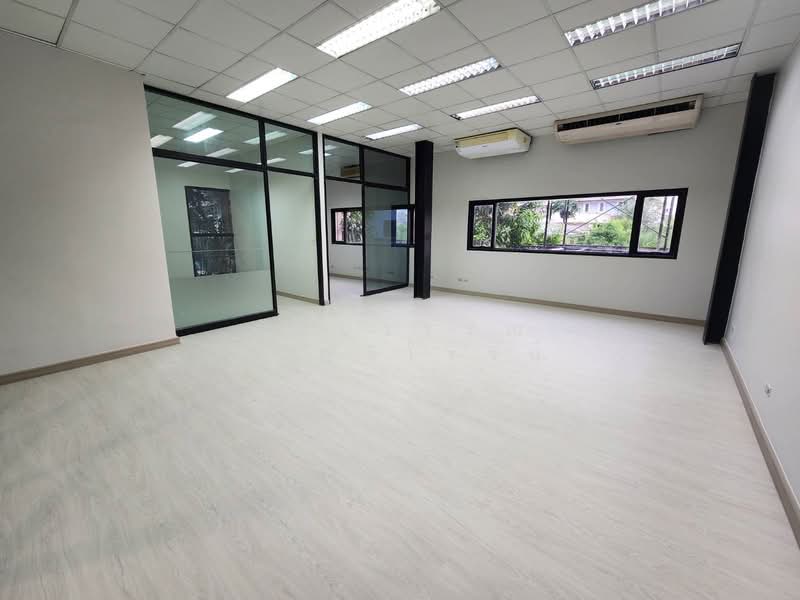 Office with land for sale, Ladprow 93, land 501 sqw. 3 floors, Sale 85,000,000 baht, Bangkok, ถนนลาดพร้าว, Khlong Chaokhun Sing, Wang Thonglang, Bangkok, , 593 sqm, Office Space For Sale, by คัทยวรรณ หิรัญจิโรจน์, 8850319 - DDproperty.com