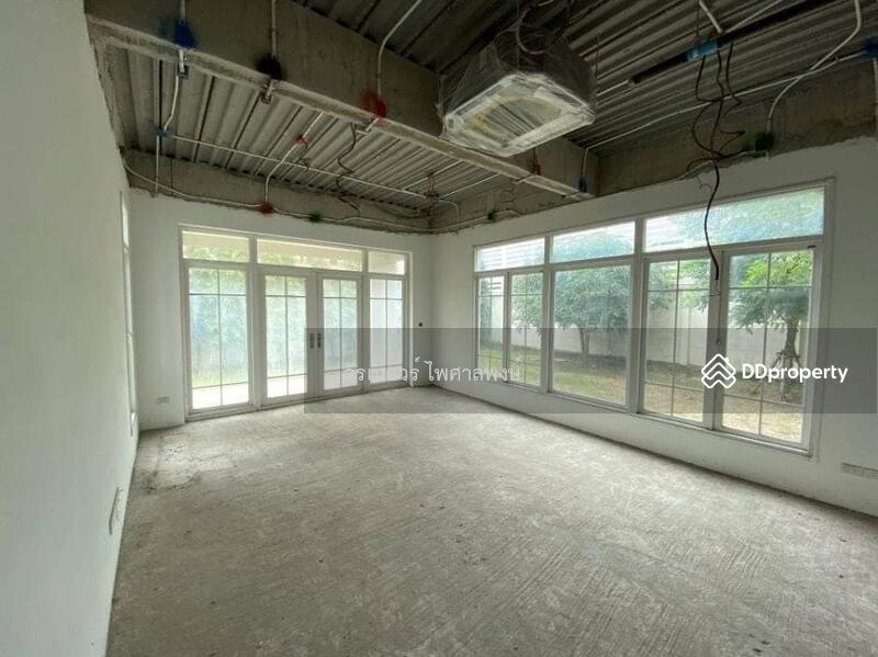 ขายถูก! บ้าน Grand Crystal เลียบด่วนเอกมัย-รามอินทรา  238.9 ตร.ว. 5 นอน 7 น้ำ 558 ตร.ม. 