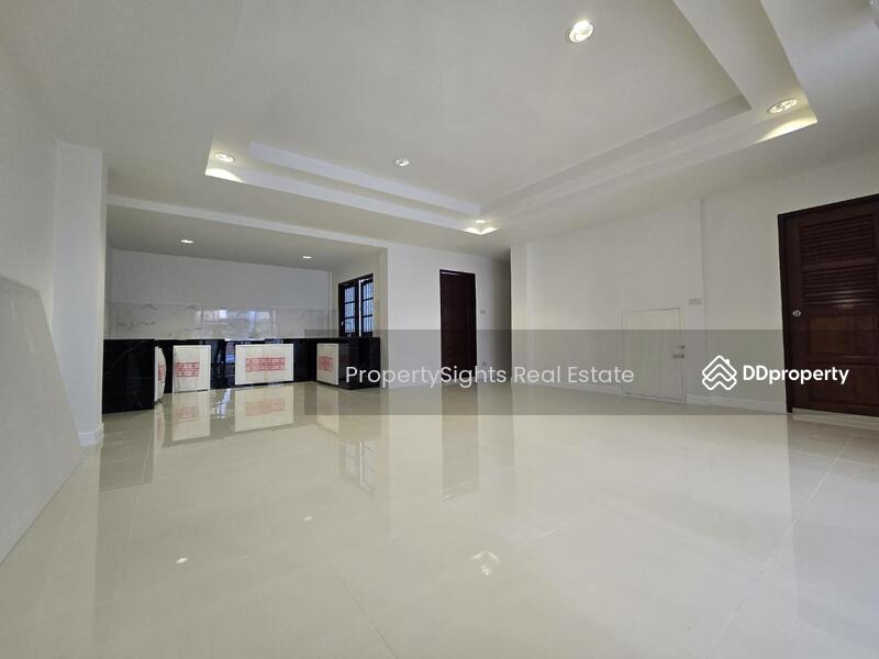 Townhouse in Thonglor, Bangkok, Khlong Tan Nua, Watthana, Bangkok, 5 Bedrooms, 400 sqm, Townhouse For Rent, by PROPERTYSIGHTS REAL ESTATE, 8945454 - DDproperty.com
