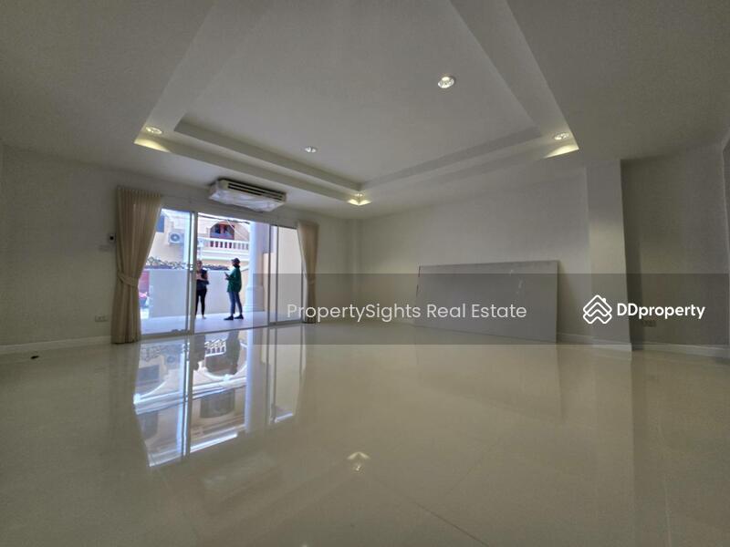 Townhouse in Thonglor, Bangkok, Khlong Tan Nua, Watthana, Bangkok, 5 Bedrooms, 400 sqm, Townhouse For Rent, by PROPERTYSIGHTS REAL ESTATE, 8945454 - DDproperty.com