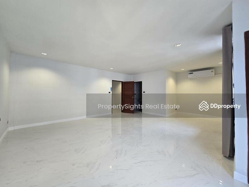 Townhouse in Thonglor, Bangkok, Khlong Tan Nua, Watthana, Bangkok, 5 Bedrooms, 400 sqm, Townhouse For Rent, by PROPERTYSIGHTS REAL ESTATE, 8945454 - DDproperty.com
