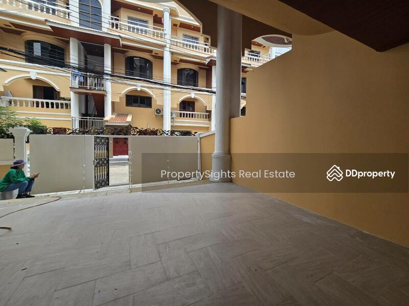 Townhouse in Thonglor, Bangkok, Khlong Tan Nua, Watthana, Bangkok, 5 Bedrooms, 400 sqm, Townhouse For Rent, by PROPERTYSIGHTS REAL ESTATE, 8945454 - DDproperty.com
