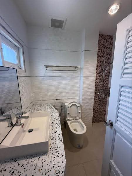 Townhouse in Thonglor, Bangkok, Khlong Tan Nua, Watthana, Bangkok, 5 Bedrooms, 400 sqm, Townhouse For Rent, by PROPERTYSIGHTS REAL ESTATE, 8945454 - DDproperty.com