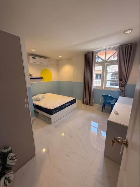 Townhouse in Thonglor, Bangkok, Khlong Tan Nua, Watthana, Bangkok, 5 Bedrooms, 400 sqm, Townhouse For Rent, by PROPERTYSIGHTS REAL ESTATE, 8945454 - DDproperty.com