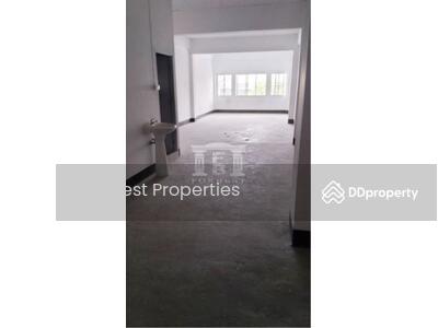 ขาย - 40974-ขายอาคารพาณิชย์ 4.5 ชั้น 1 คูหา ติดโชคชัย 4 ใกล้ รพ.เปาโล, กรุงเทพ