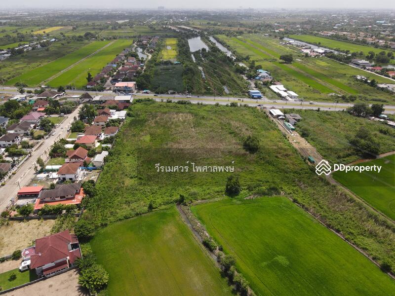 ขายที่ดิน ติดถนนคุ้มเกล้า—กว้าง 4 เลน (เหมาะทำหมู่บ้าน จัดสรร) เนื้อที่ 4-2-18 ไร่ 