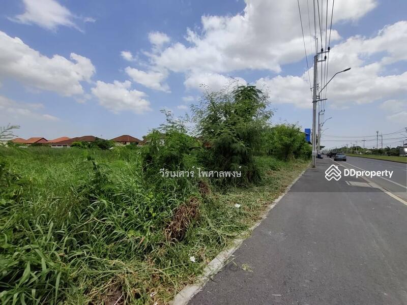 ขายที่ดิน ติดถนนคุ้มเกล้า—กว้าง 4 เลน (เหมาะทำหมู่บ้าน จัดสรร) เนื้อที่ 4-2-18 ไร่ 