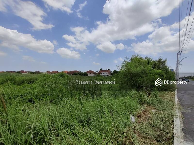 ขายที่ดิน ติดถนนคุ้มเกล้า—กว้าง 4 เลน (เหมาะทำหมู่บ้าน จัดสรร) เนื้อที่ 4-2-18 ไร่ 