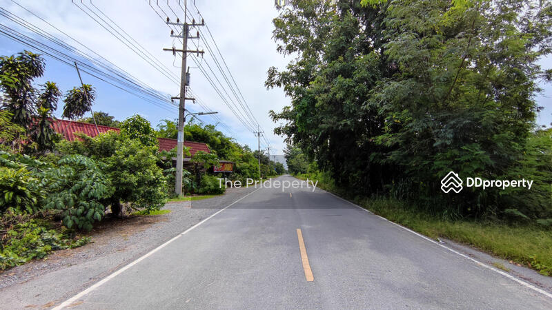 ถ.ราษฎร์บำรุง บริเวณที่จะเข้าไปยังที่ดิน