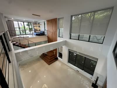 ขาย - [ขายพร้อมผู้เช่า] บ้านเดี่ยว 3 ชั้น สไตล์โมเดิร์นลอฟท์ พร้อมสระว่ายน้ำส่วนตัว สุขุมวิท 71, กรุงเทพ