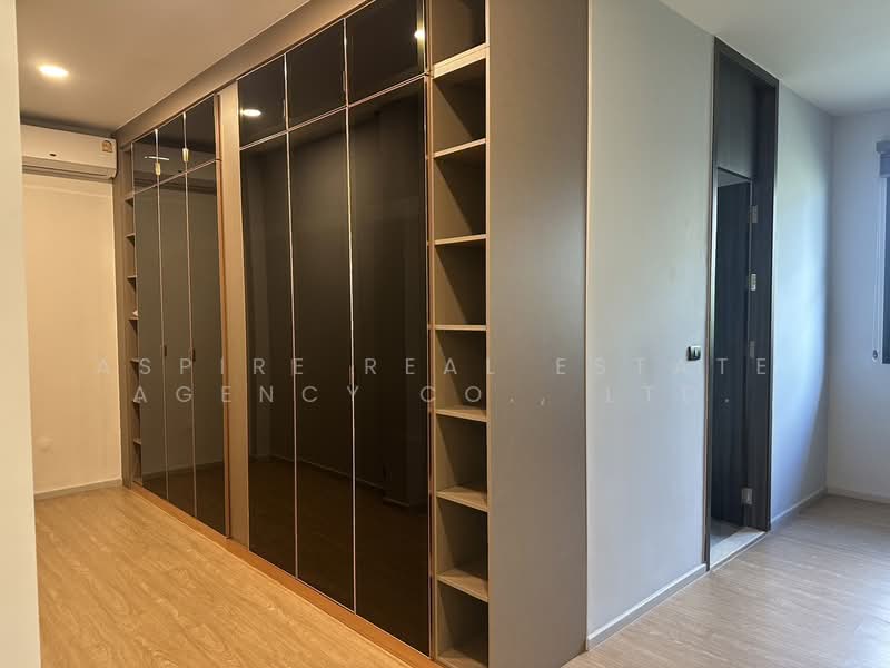 [ขายพร้อมผู้เช่า] บ้านเดี่ยว 3 ชั้น สไตล์โมเดิร์นลอฟท์ พร้อมสระว่ายน้ำส่วนตัว สุขุมวิท 71, กรุงเทพ, พระโขนง, คลองเตย, กรุงเทพ, 700 ตร.ม., บ้านเดี่ยว ขาย, โดย Aspire Real Estate Agency Co., Ltd., 9210545 - DDproperty.com