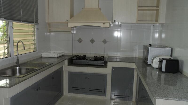 ครัวพร้อมเตา Hood