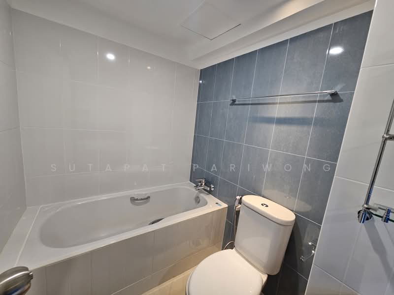 Lumpini Place Narathiwas-Chaopraya, Bangkok, 1298 Rama 3 Road, Chong Nonsi, Yan Nawa, Bangkok, 2 Bedrooms, 135 sqm, Condo For Sale, by Sutapat Pariwong, 9296763 - DDproperty.com