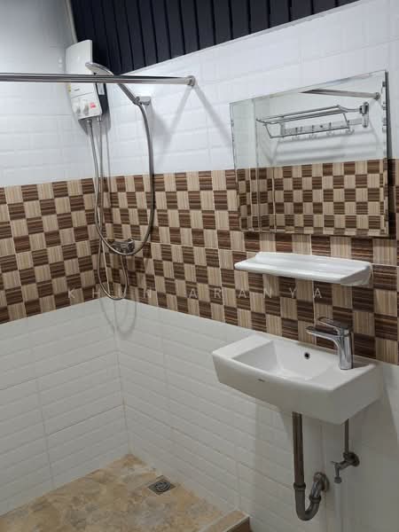 ให้เช่าทาวน์โฮม 2 ชั้นบ้านรีโนเวทใหม่ทั้งหลัง ทำเลดีใกล้BTSเอกมัย, Bangkok, เอกมัย, Bang Chak, Phra Khanong, Bangkok, 3 Bedrooms, 200 sqm, Single Detached House For Rent, by Khun Aranya, 9308063 - DDproperty.com