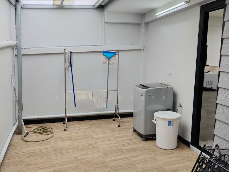 ให้เช่าทาวน์โฮม 2 ชั้นบ้านรีโนเวทใหม่ทั้งหลัง ทำเลดีใกล้BTSเอกมัย, Bangkok, เอกมัย, Bang Chak, Phra Khanong, Bangkok, 3 Bedrooms, 200 sqm, Single Detached House For Rent, by Khun Aranya, 9308063 - DDproperty.com