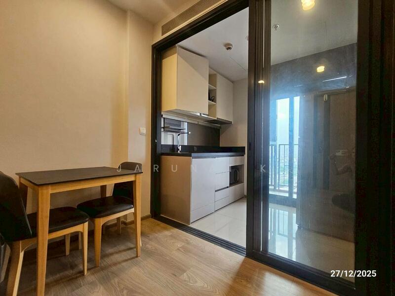 Oka Haus Sukhumvit 36, Bangkok, 3399 Rama 4 Road, Khong Tan, Khlong Toei, Bangkok, 1 Bedroom, 34 sqm, Condo For Rent, by Jarunat K, 9406668 - DDproperty.com