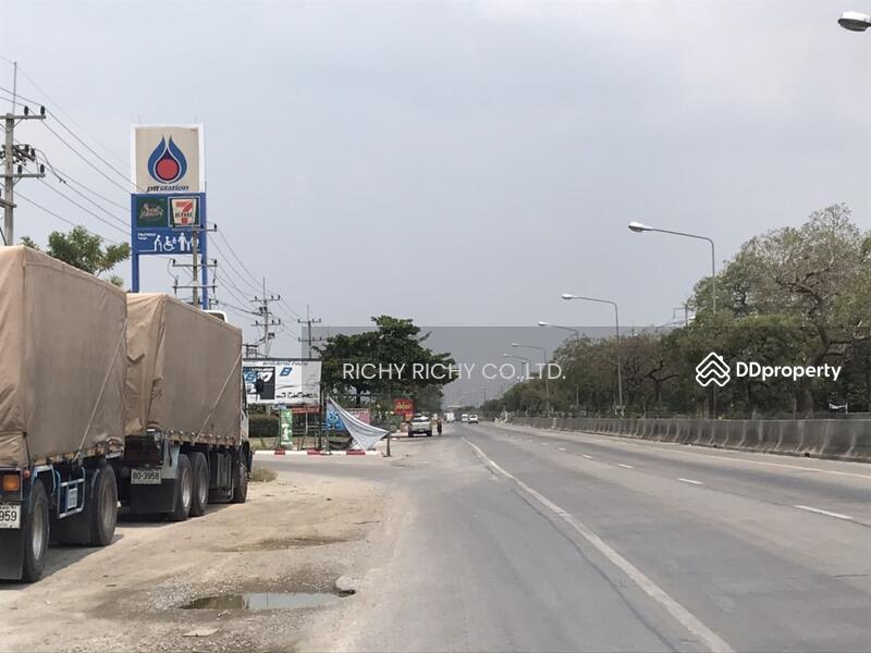 ปั๊ม ปตท ตรงข้ามทางเข้าที่ดิน