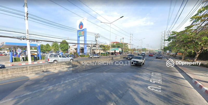 ถนน ร่มเกล้า