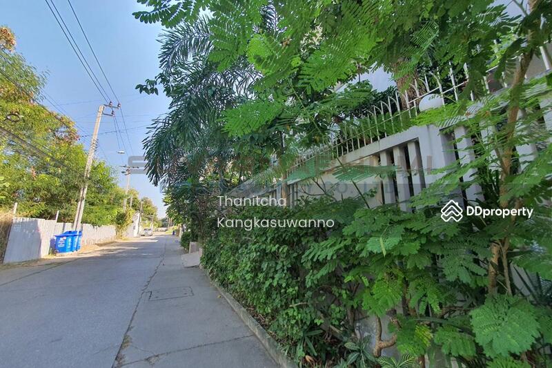                    ถนนหน้าโครงการ