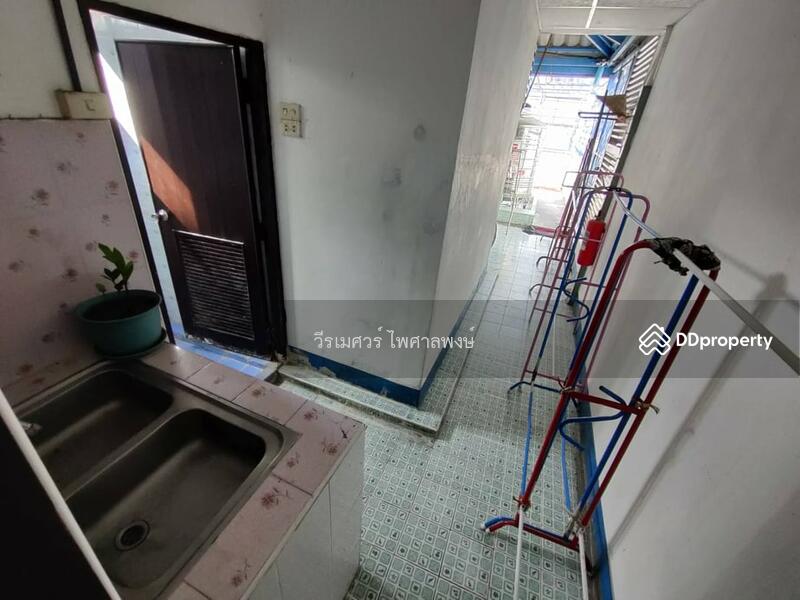 ขายถูกที่สุด อาคารพาณิชย์ สีลม #สูง 7 ชั้น (ใกล้ BTS ศาลาแดงและช่องนนทรี) 16 ตร.ว. 