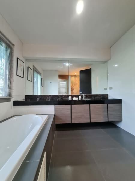 Noble Tara Pattanakarn, Bangkok, 2046 Pattanakarn Road, Suan Luang, Suan Luang, Bangkok, 3 Bedrooms, 500 sqm, Single Detached House For Rent, by ไอรินทร์ อัครชัยธนรักษ์, 9950270 - DDproperty.com